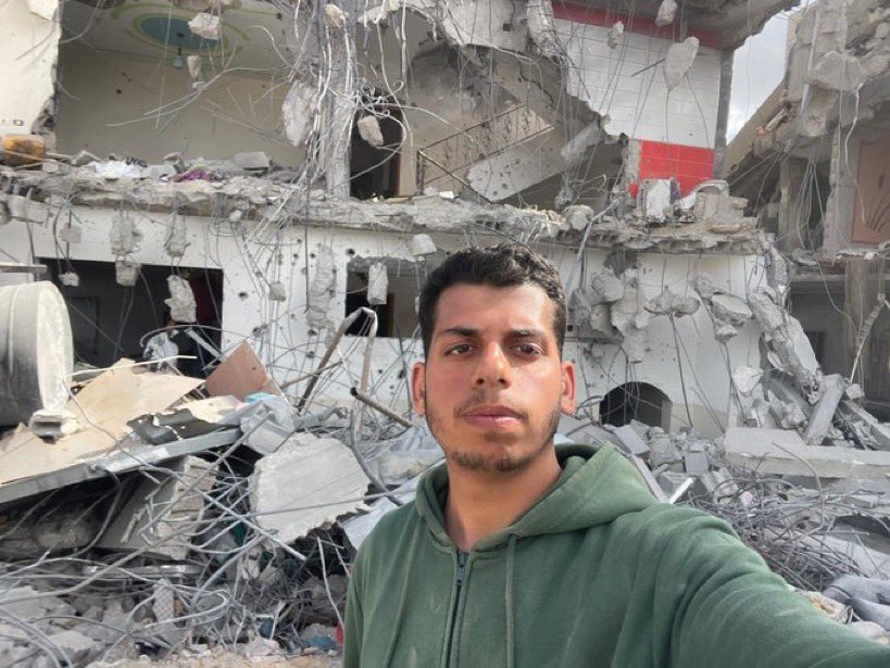 هذا بيت محمود، هذا حلم اهله واخوانه محمود عزيز نفس لكن الدنيا والحرب واليهود دمروا أحلامه وأحلام اخوانه، خلونا نساعدهم والله في ميزان حسناتكم 🤍