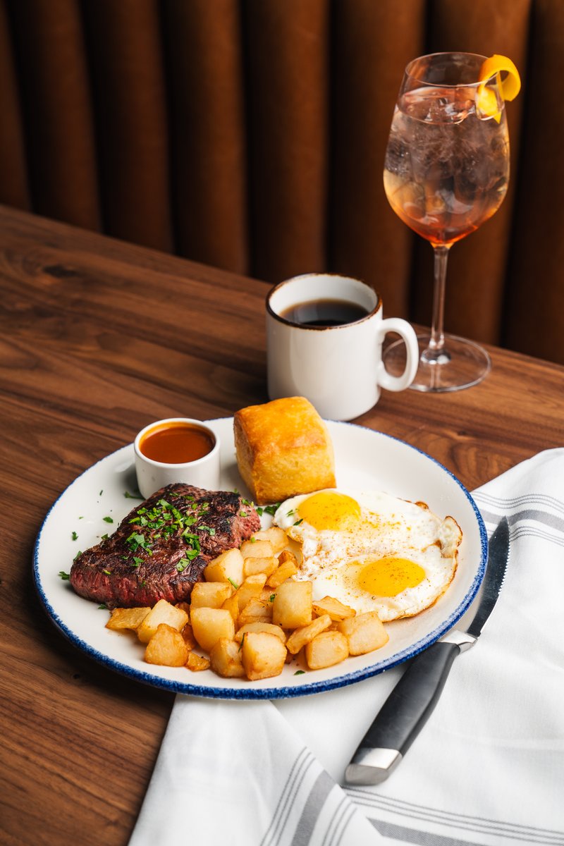 There’s no better way to start the weekend than with brunch 🤤🍳🥂 Take your brunch up a notch with bottomless mimosas for only an additional $22! 

📸 Kristen Mendiola

#rivernorthbistro #rivernorthchicago #chicagorestaurants #steakandeggs #chicagofood #chicagofoodie #brunch