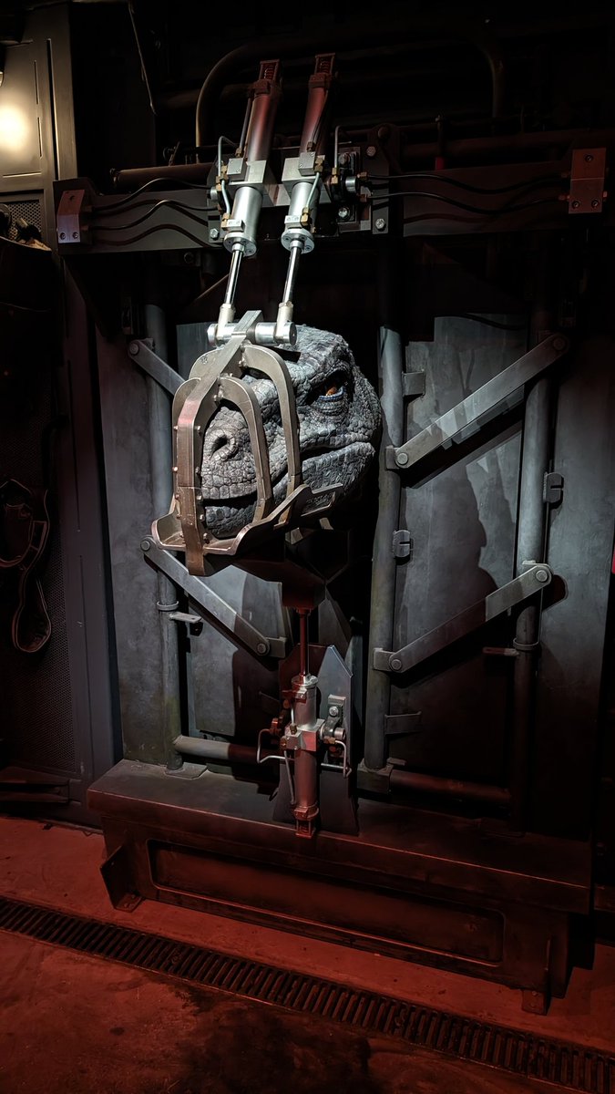 virtualcld's tweet image. I can't believe I bumped into @RaptorGamer while we were both on vacation! Sadly, it looks like "The Algorithm" caught up and trapped him. Hope you can break free for some fun vacation activities.