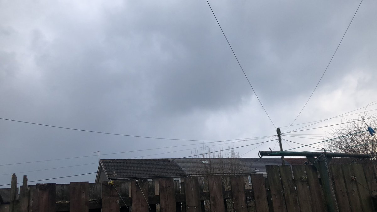 IonisedSkyWatch's tweet photo. What a truly disgusting sky today 🤢🤮 #Climatemodification #geoengineering #dirtysky #solarradiationmanagement https://t.co/owvFQvrXCG