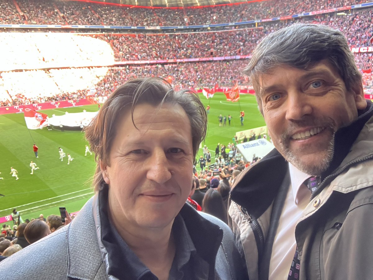 VMSMUC's tweet photo. Hoher Besuch aus Austria @SportsMediaAustria (SMA) Präsident @klz_Schuen Michael Schuen aus Graz zu Gast bei der JHV des VMS in der Allianz Arena und dem anschließenden Bayernspiel gegen Mainz https://t.co/QxqoR9u9W6