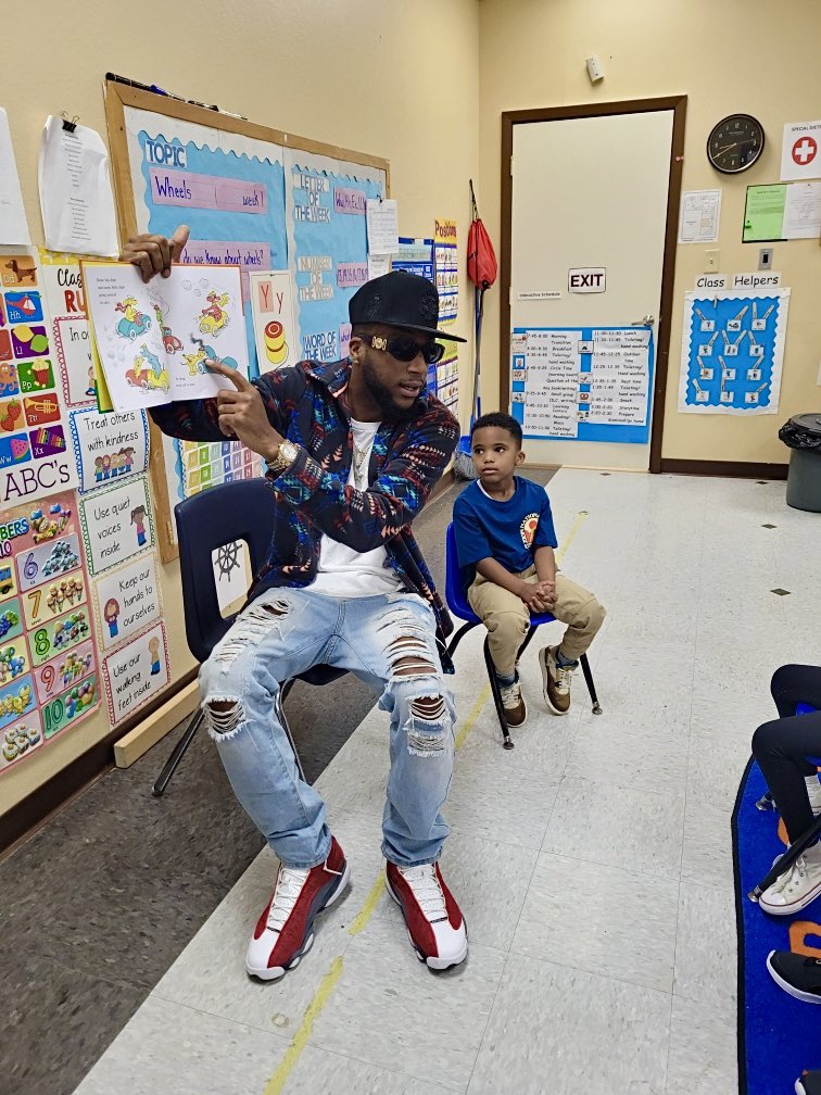 tracybillups14's tweet photo. Dr.Seuss with the Kids 📚

S/O to Booneville early head start for letting me Be apart of spirit week! Very appreciated ☝🏽 #rolemodel #neighborhoodhero #Global #viral #Whoidoitfor #Drseuss #spiritweek https://t.co/vkhEhJNb6Q