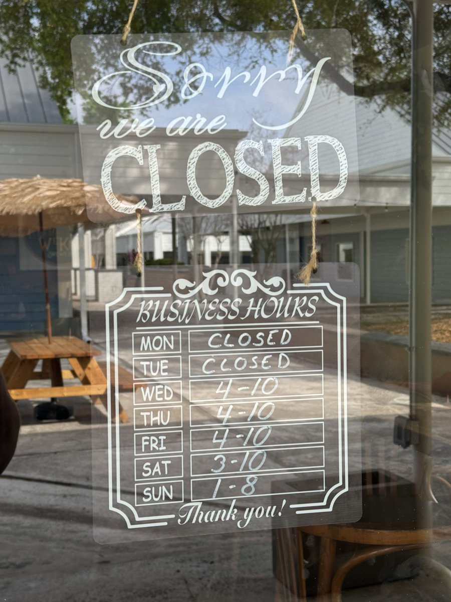 DaveInOrlando's tweet photo. When the kiddo has voice lessons next to Little Wekiva Brewing… but it’s still morning and they’re not open!  

But it’s nice to see their new signage!

#DaveLuck 
#OrlandoNorth
#DrinkLocalBeer https://t.co/0AeOQVIocS