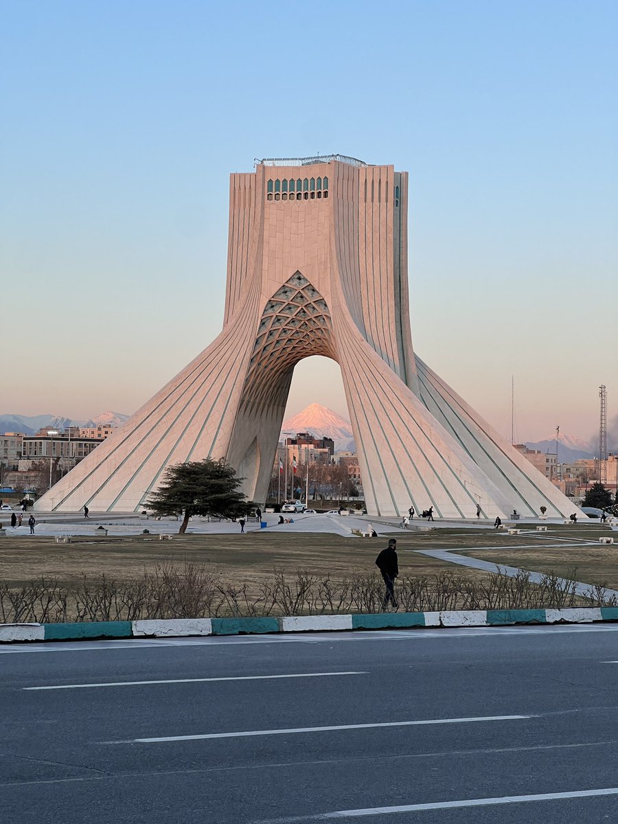 IranianPlateau's tweet image. دماوند از برج آزادی

عکس از @alisalehi_iran