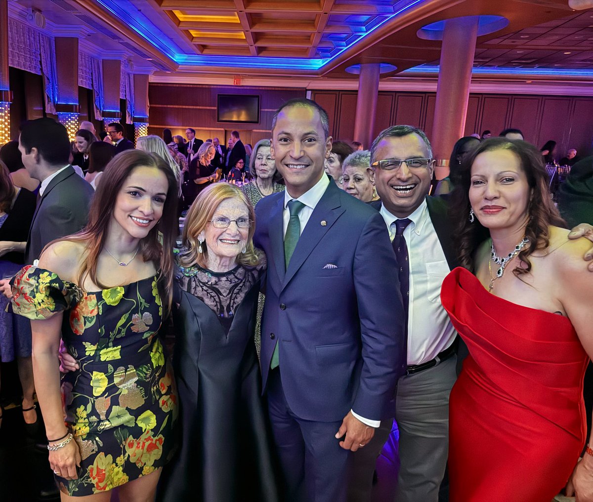 Last night's @Emeralds_NYCDOE Gala Scholarship was an electrifying celebration of excellence! Attended with @FollowCSA, @owe_csa, @hrubio and @CSARunsAs1 colleagues and friends. We were honored to have been there and see Maureen O'Neill, Janice Geary, Erin Lynch, and Jen Potter…