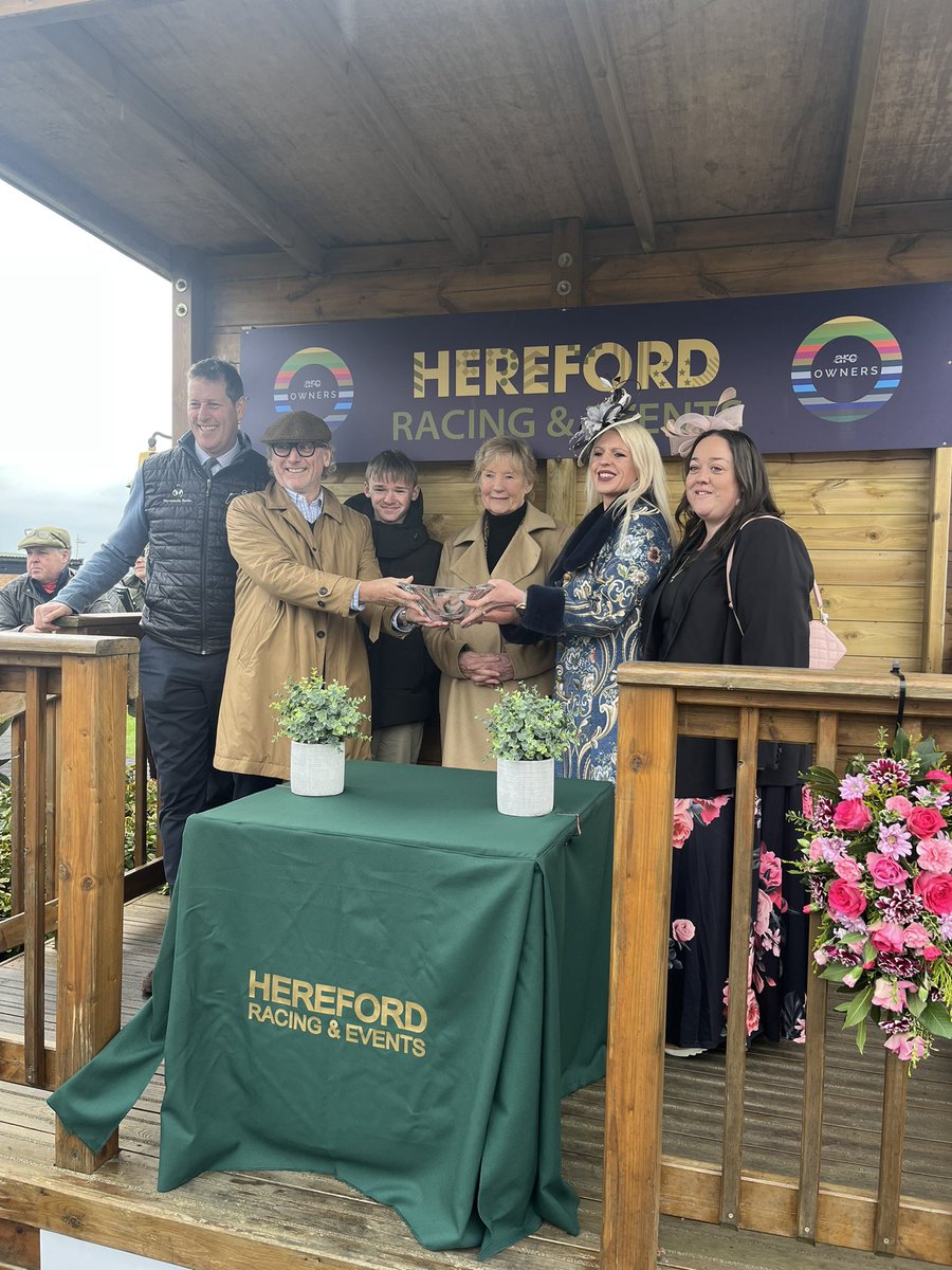 RACE 3 RESULT- The @bettingbetuk Cheltenham Ante Post Racing Tips Novices' Handicap Chase (GBB Race) (Class 4) 🥇Glencassley 9/2 🥈Harjo evens 🥉El Muchacho 16/5 Jockey: @richiemclernon Trainer: @CharlieLongsdon Owners: Grant Leon