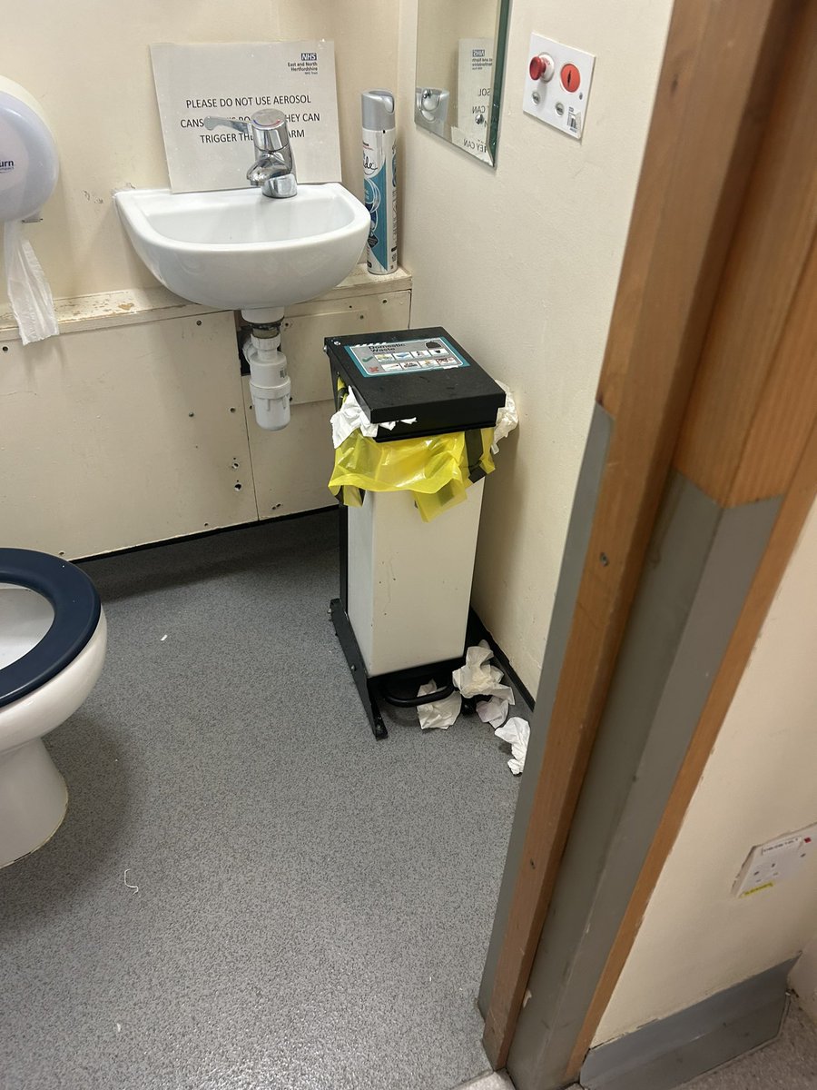 JCWGC's tweet photo. @enherts @mitie is this really acceptable for a ward toilet to be in this state ? Not been looked for 3 days https://t.co/5H3XKvpfxM