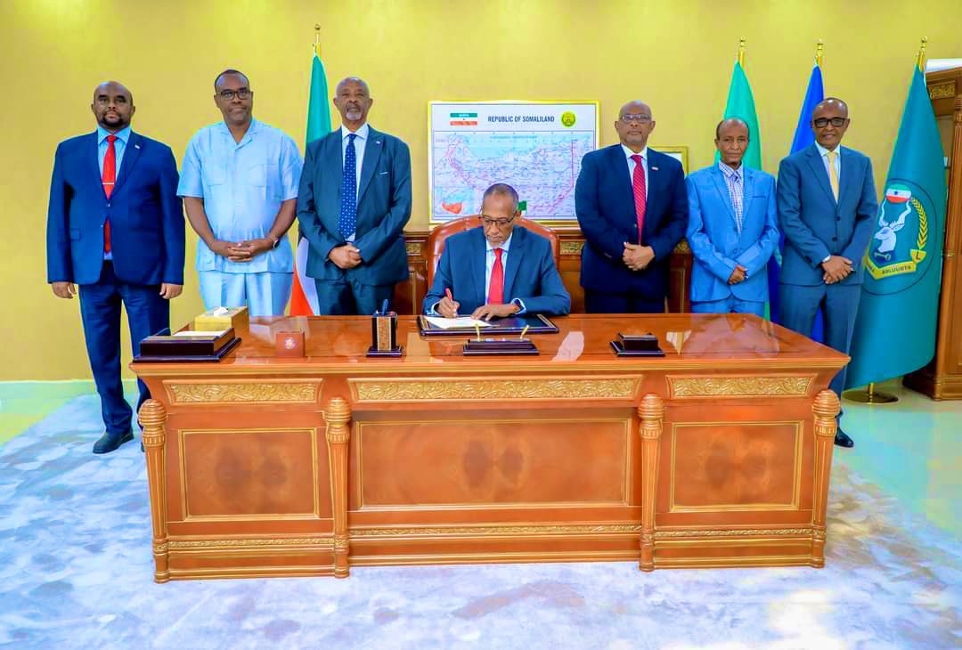 CodkaSland's tweet photo. Madaxwaynaha  Somaliland Mudane Muse Bihi Abdi ayaa soo afjaray khilaafkii ka taagna dorashooyinka Qaran kaas oo manta dhaqan galiyey xeerarkii Dorashada. 

En @VoiceofSland https://t.co/UZo5E1cIqX