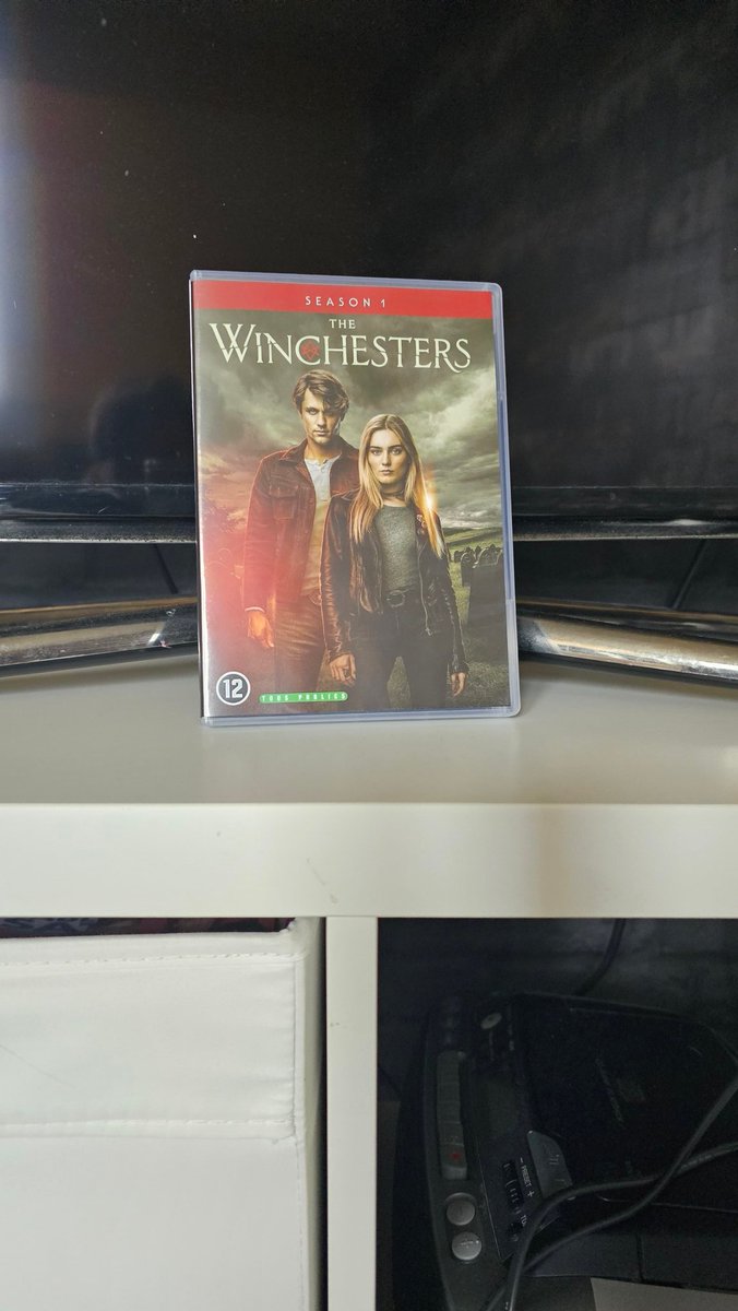 Verobinn77's tweet photo. I'm so happy I received the DVD today #TheWinchesters 🥳
#JensenAckles #DanneelAckles #robbiethompson #drakerodger #megdonnelly https://t.co/pXNG0mQb1f