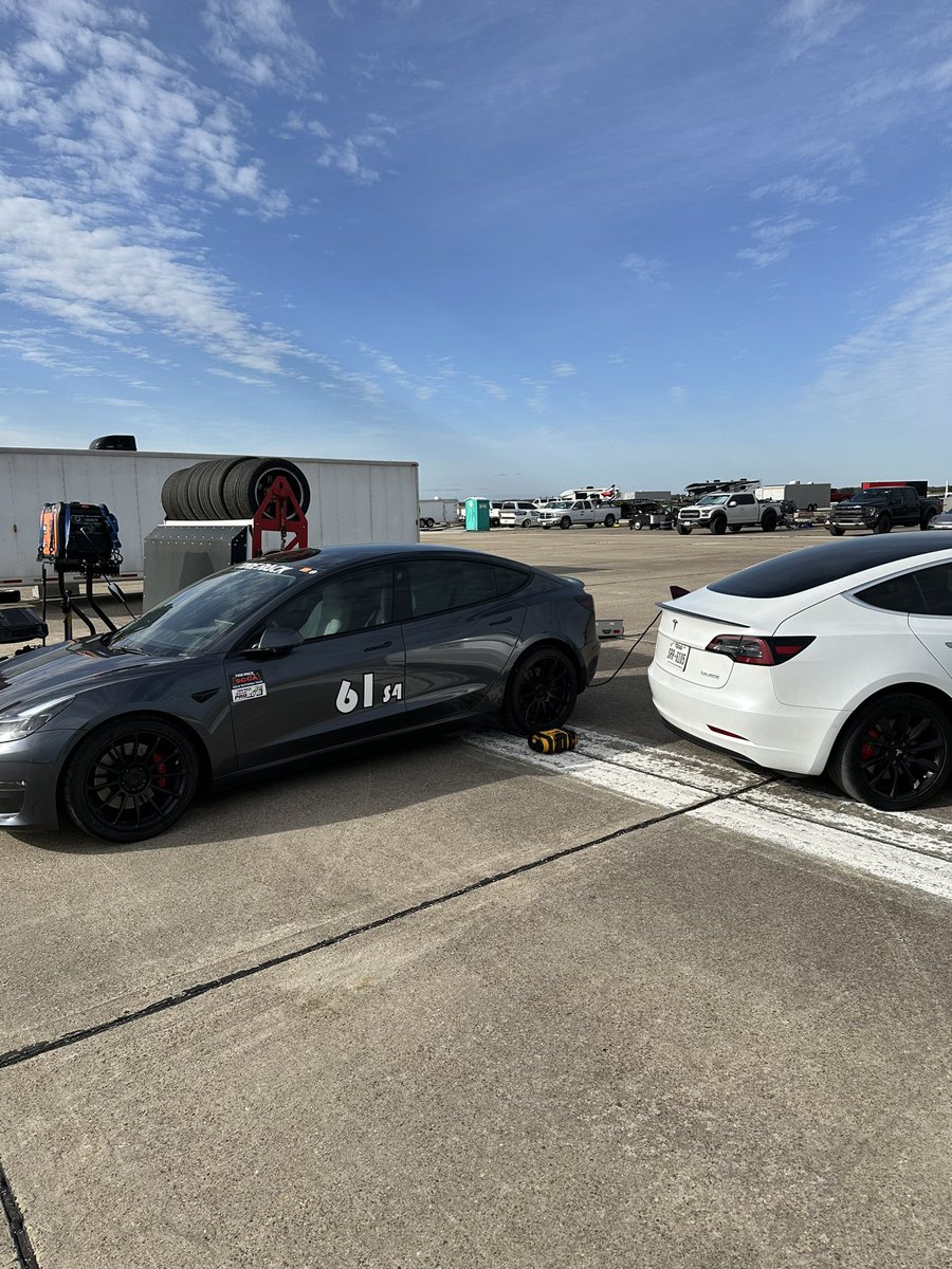 DonovanBrown's tweet photo. That moment you become the most popular trailer because all the Teslas need a charge for the days racing. #Scca  #ProSolo #Tesla https://t.co/SqJiLbCrl0