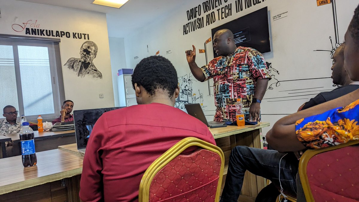 PythonNigeria's tweet image. Moments with @zuoike taking us through PYDANTIC and How to use it. 
#Python #pythonevents #pythonmeetup #pythonnigeria