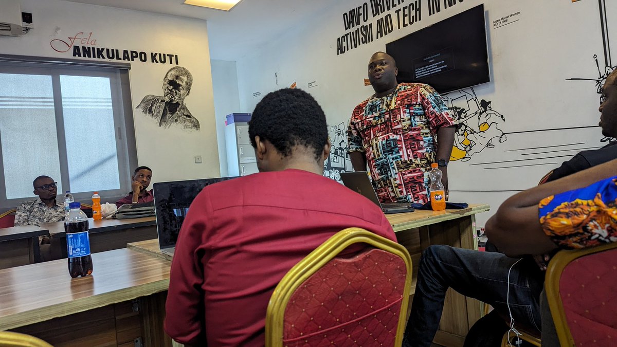 PythonNigeria's tweet image. Moments with @zuoike taking us through PYDANTIC and How to use it. 
#Python #pythonevents #pythonmeetup #pythonnigeria