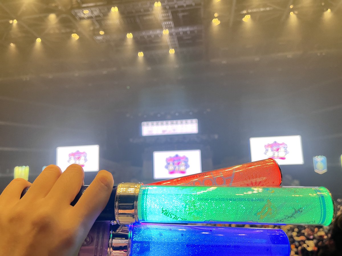 manzystage's tweet photo. #ユニット甲子園Day1 最高！！
現地ライブに参加します❣️❣️
明日楽しみだね！

今天真的是神場🙏🏻 
不但看到了每個團
各小隊都唱了他們出的第一首歌 2016-2024 一次圓夢！
延長賽的組合十分驚喜🤩

第二張是 千歌🧡戀💙梢💚

#lovelive #ラブライブ https://t.co/cyjzRXkAsW