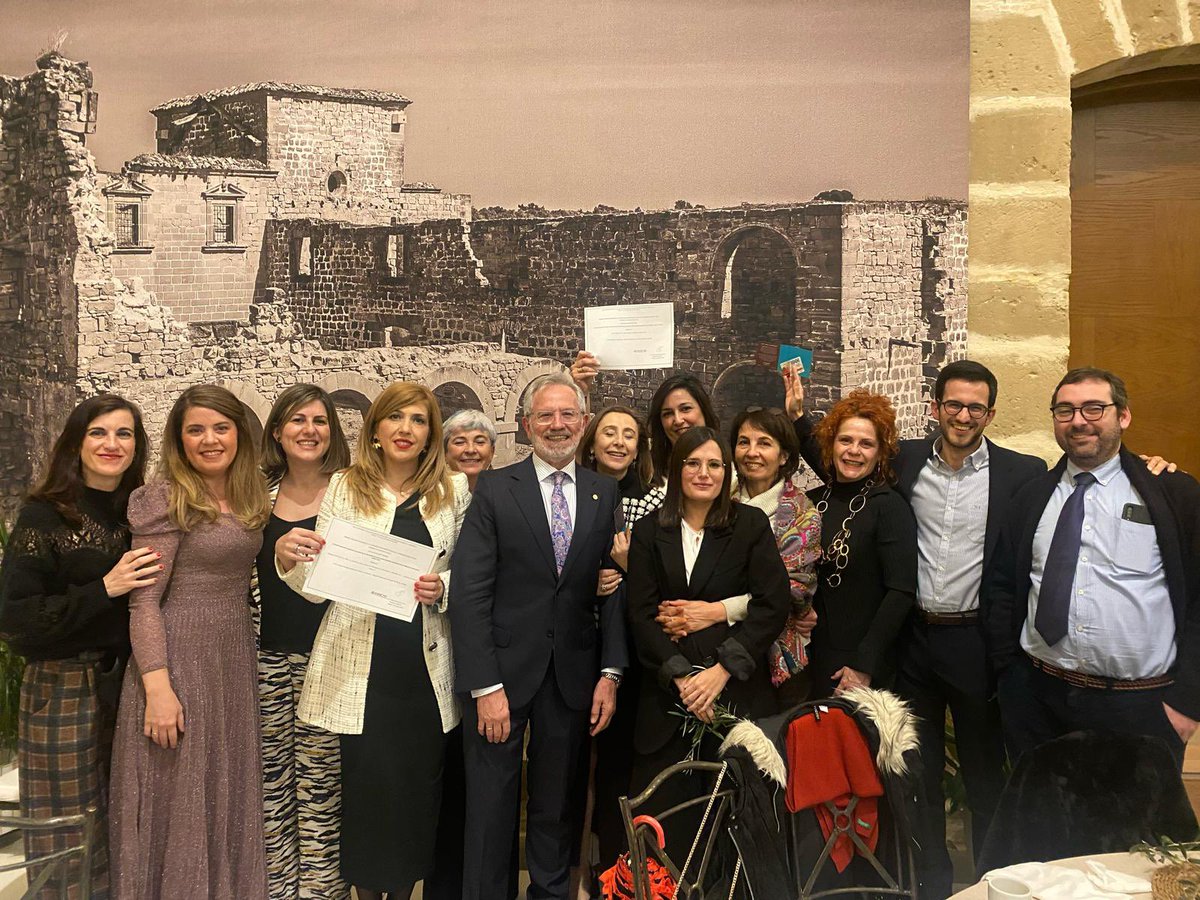 Ha finalizado el congreso #sancyd2024 

🏆Muy orgullosos de los premios y becas conseguidos. 

Nuestra Unidad #NutriciónClinica participan médicos, enfermeras, técnicos dietética, nutricionistas, datamanager, bromatólogo
Enhorabuena a todos y a <a href="/SANCYDnutricion/">SANCYD</a> 

🧵trabajos y 🥇