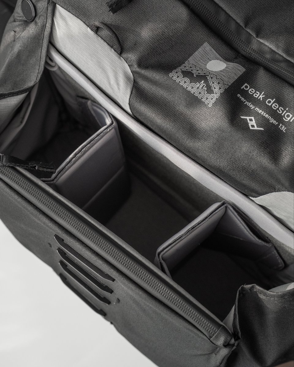 Sprzedam torbę Peak Design Messenger 13L v2. Zakupiona w grudniu, jak nowa - niestety po dokupieniu obiektywu przestałem się w niej mieścić. Pojemna, spokojnie mieści MBP 14”,  A7IV z założonym 35-150 - pionowo, 2-3 obiektywy i akcesoria. Gwarancja, faktura (bez VAT)

750 zł + 📦