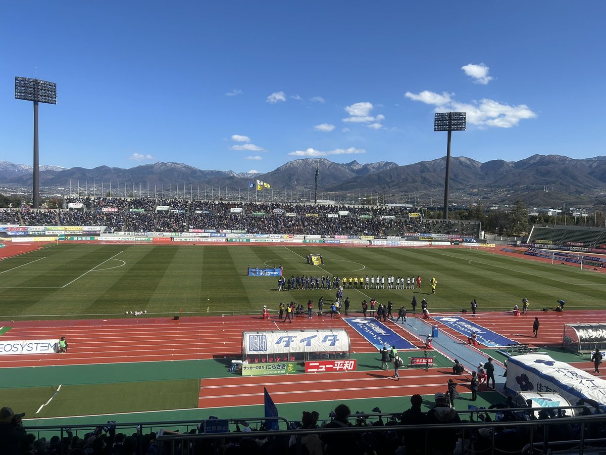 ketakon68's tweet photo. 2024年ホーム開幕⚽️
寒いし負けたしくだらねぇ〜って思ってテレビで見ればよかったなって思ったけど、やっぱり負けても大好きなチームは次の試合も絶対に行ってしまう🥹
もう生活の一部だしなくてはならない存在ですね😎✨
次は勝とう！アダイウトン反則級だな……
#vfk https://t.co/XwAHXsFoVS