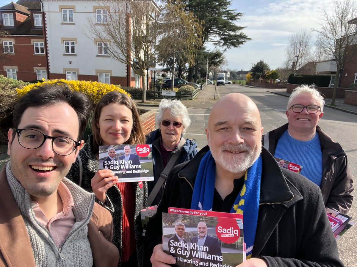 Lovely weather for today’s Wanstead Village canvass with GLA candidate @Guy__Williams. Good support for Labour and Sadiq Khan 👍 🌹 Thanks Anne and Margaret for their help 🙏