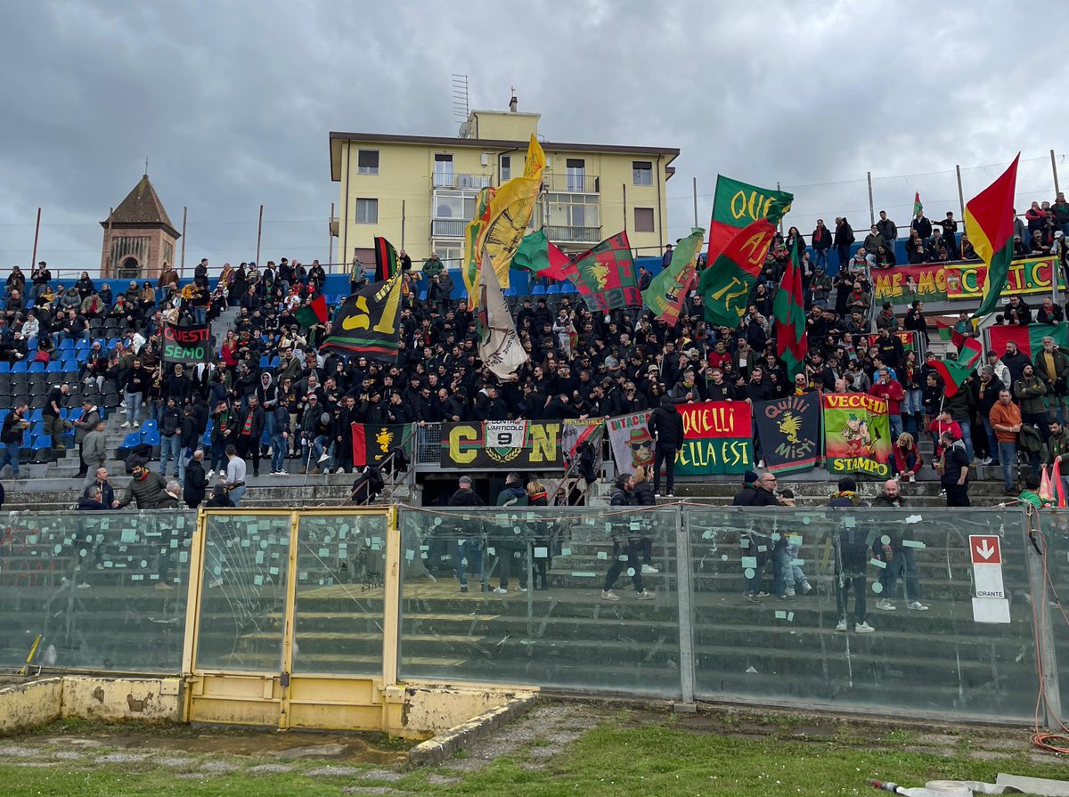 TernanaOfficial's tweet photo. 🔛 Inizia @PisaSC vs @TernanaOfficial 🟥🟩
#PisTer
#NoiSiamoLaTernana
#SerieBKT
@Lega_B https://t.co/nnvYNKaj8p