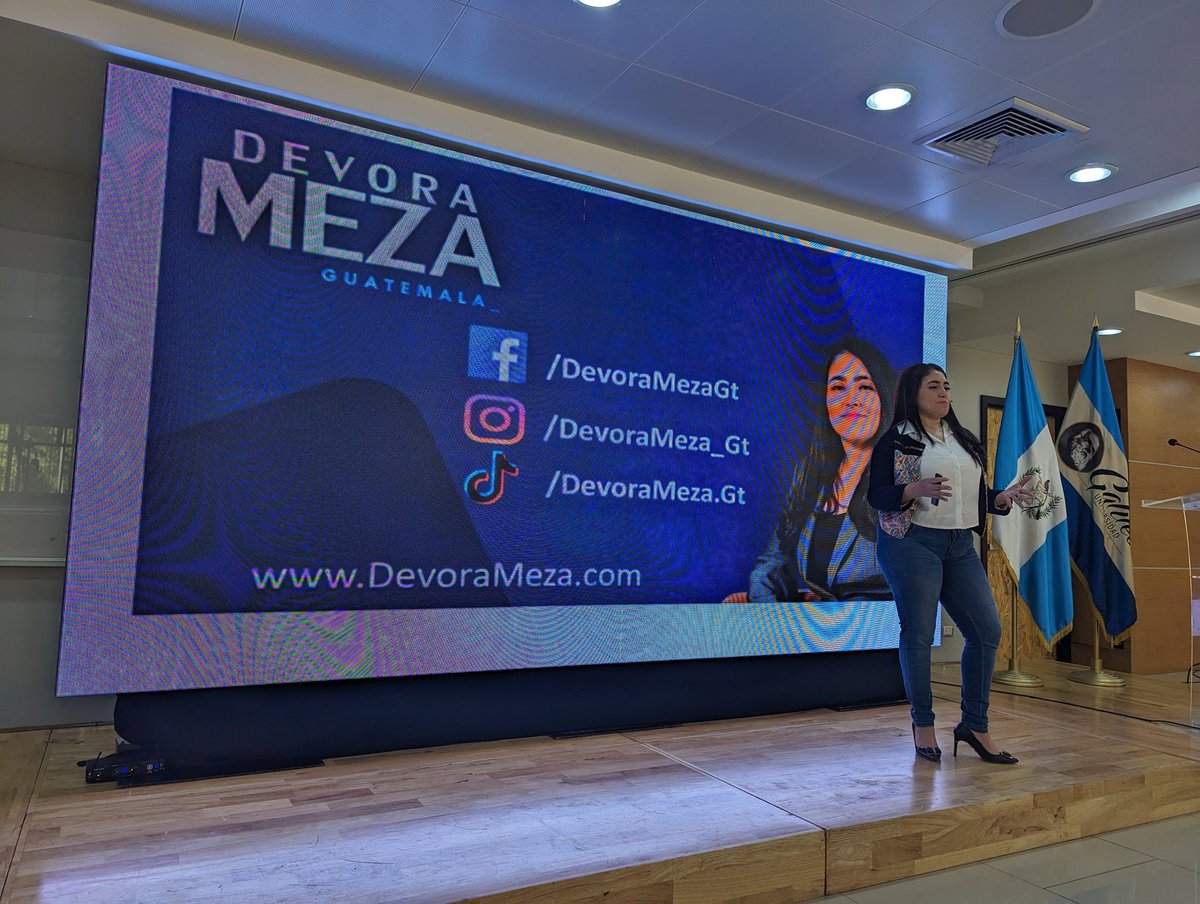 GDGGuatemala's tweet photo. Devora Meza compartiendo sobre ciberseguridad 👏👏👏 https://t.co/oHmkid2DFb