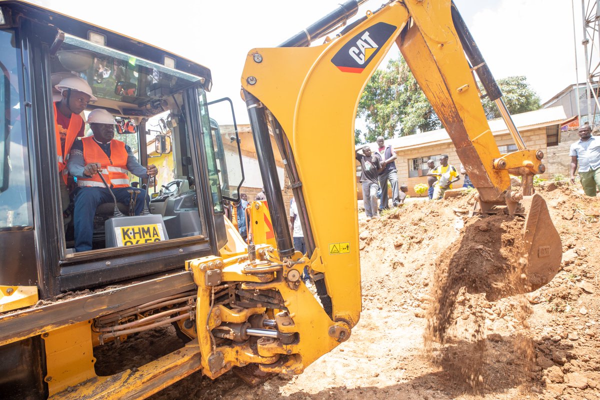 Spent the day in Kibra. Breaking ground for a new wing at Raila Educational Centre, unveiling a dedicated bus for the institution, and officially opening an innovative TVET college in Toi. These endeavors truly embody ODM and Azimio's commitment to community development.