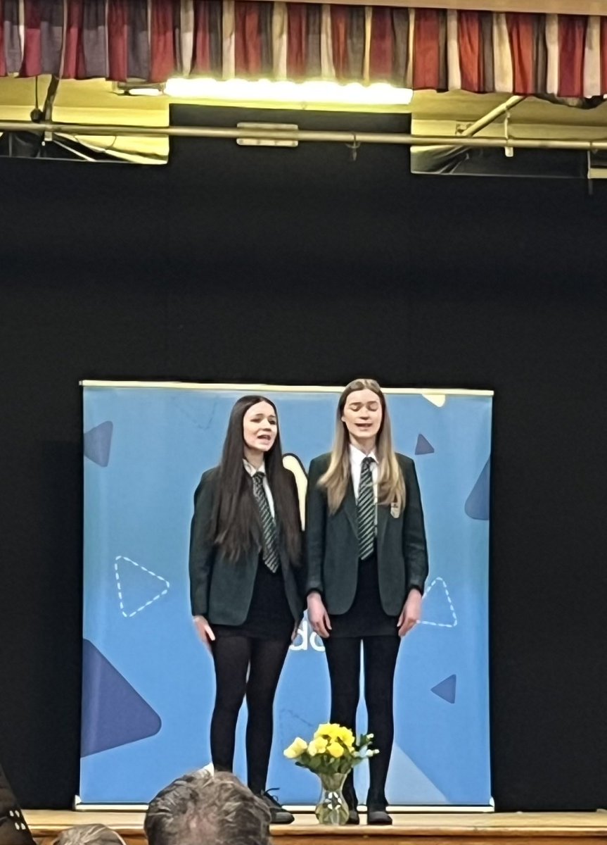 Adran y Gymraeg tweet media