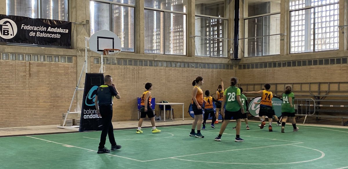 fabcadiz's tweet photo. En la jornada de ayer en la Feria del Deporte en #Ifeca visitaron nuestra pista una representación de los equipos de la Sierra de Cádiz. Pasamos buen rato de Baloncesto
#baloncestoandalucia https://t.co/NwJwEUpKcq