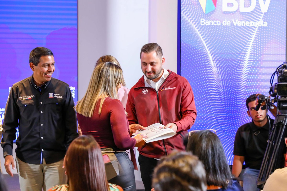 BDT_VE's tweet photo. El BBDP respalda las políticas del presidente @nicolasmaduro, a través del programa CrediMujer, para promover y fortalecer la economía de las mujeres luchadoras de la Patria. https://t.co/J2Up1rd6lR