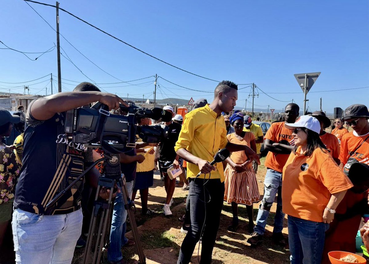 ForGoodZA's tweet photo. 🗳️ GOOD leader Aunty Pat speaking to media earlier today ahead of campaigning in the Eastern Cape.

Town to town, city to city, province to province - we are painting South Africa orange. 

The people must know that things CAN change! #VoteGOOD https://t.co/lQuDVMbcf7