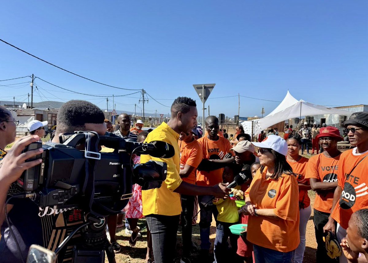 ForGoodZA's tweet photo. 🗳️ GOOD leader Aunty Pat speaking to media earlier today ahead of campaigning in the Eastern Cape.

Town to town, city to city, province to province - we are painting South Africa orange. 

The people must know that things CAN change! #VoteGOOD https://t.co/lQuDVMbcf7
