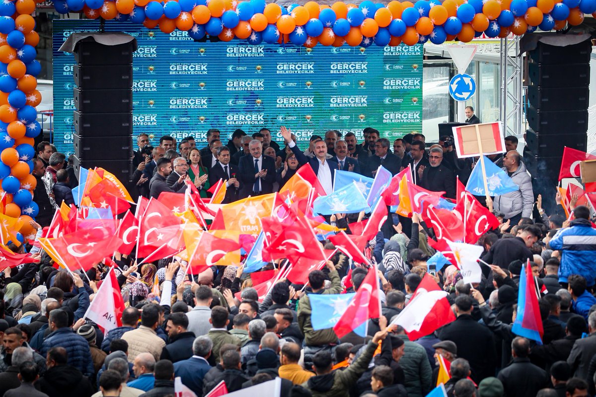 abdulhamitgul's tweet photo. Allah'ına kurban Nizip.

Fatma Şahin başkanımızla, Hacı Fevzi Akdoğan başkanımızla Nizip'imizi daha da geliştireceğiz.

Birliğimiz daim olsun, yolumuz açık olsun kardeşlerim.

📍Nizip https://t.co/xVkPlL96Lu