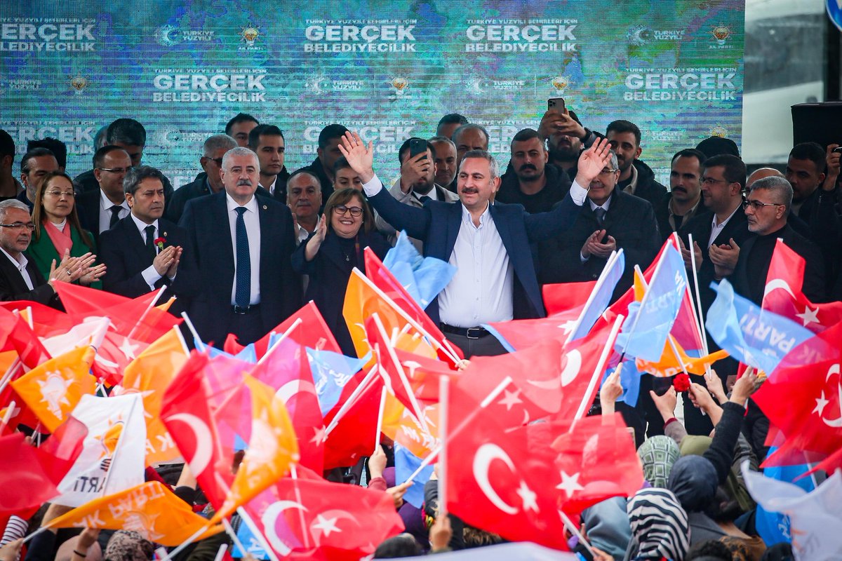 abdulhamitgul's tweet photo. Allah'ına kurban Nizip.

Fatma Şahin başkanımızla, Hacı Fevzi Akdoğan başkanımızla Nizip'imizi daha da geliştireceğiz.

Birliğimiz daim olsun, yolumuz açık olsun kardeşlerim.

📍Nizip https://t.co/xVkPlL96Lu