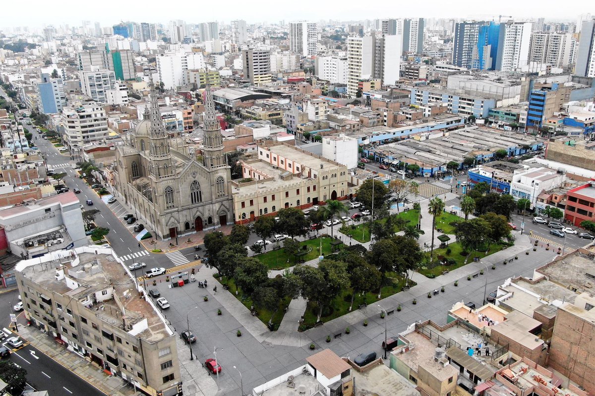 Agencia_Andina's tweet photo. Esta mañana se confirmó la reposición del servicio de energía eléctrica a aproximadamente 30,000 usuarios de diferentes distritos de Lima que fueron afectados anoche por un apagón a raíz de un incendio en la subestación eléctrica Pando, en Cercado de Lima https://t.co/M9npY3fZvp https://t.co/h5oSRmBOpW