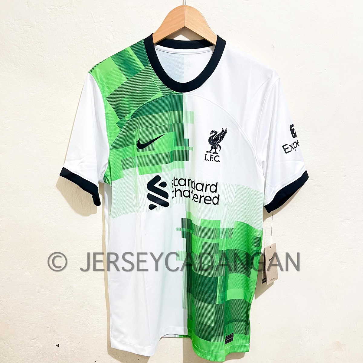 luckyfebrian's tweet photo. @ShirtSellerList Liverpool 2023-24
BNWT
Away M XL
Third M L XL 

£35 each 
Paypal payment
Postage £25 fit for 3 shirt, DHL with tracking

DM me for pics detail https://t.co/J9uLSboyLk