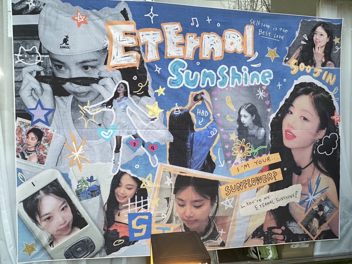 cherry_sj03's tweet photo. センカフェ3軒目！！🩵
全体的に青で統一された店内が素敵でした✨
パソコンが置いてある場所が本当に可愛く飾られててたくさん写真撮っちゃった🫶🏻
パスタは食べられなかったけど、ドリンクのボトルと特典が可愛すぎたので満足でした！カプホのデザインがどタイプ！！
#온종일_난_수진이_옆에_있을래 https://t.co/3WvbGyOtTg