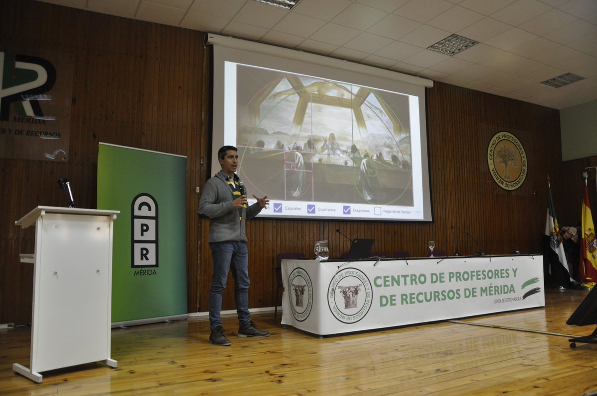 iex005's tweet photo. "GeoGebra para Ciencias Sociales" Javier Cayetano @JavierCayetan19 , experto en Geogegra y profesor de Matemáticas #iex005 https://t.co/P9fK322n9F