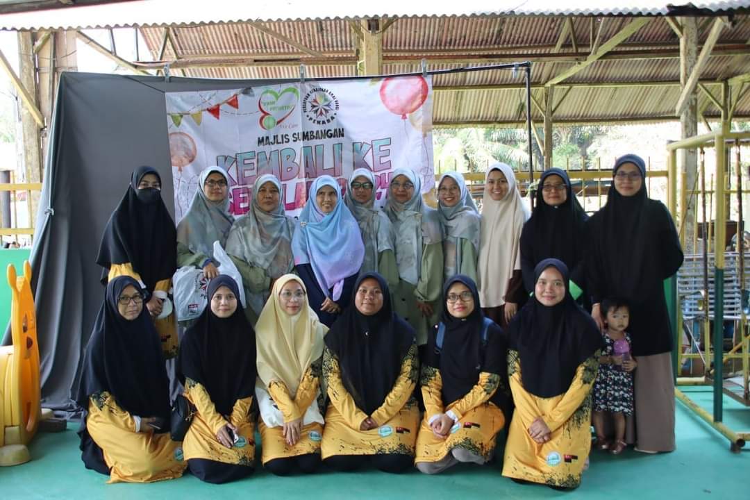 PastiMuar's tweet photo. Cikgu2 Pasti turut sama saling membantu dalam Majlis Sumbangan Kembali ke Sekolah 2024 Anjuran LKKS Muar bersama PEKABA..
(Persatuan Kebajikan Amal Bangi). 
Alhamdulillah segalanya berjalan lancar. 
#backtoschool
#pastimuo
#cikgupastimuo https://t.co/QmEcVRxTF0