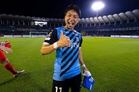 705high10's tweet photo. 悠のゴールが見たいよ。
貴方がゴールした時のスタジアム全体が揺れるようなあの感じ。地響きのような歓声、沸き起こる感動。
悠しかできないんだよ。
悠のゴールはゴールネットだけじゃなくて、サポーターの心にも突き刺さる。
お願い、お願いだよ俺たちのヒーロー。
#小林悠 #悠 #フロンターレ https://t.co/6qBRcge7Y6