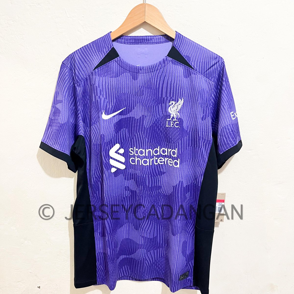 luckyfebrian's tweet photo. @ShirtSellerList Liverpool 2023-24
BNWT
Away M XL
Third M L XL 

£35 each 
Paypal payment
Postage £25 fit for 3 shirt, DHL with tracking

DM me for pics detail https://t.co/J9uLSboyLk