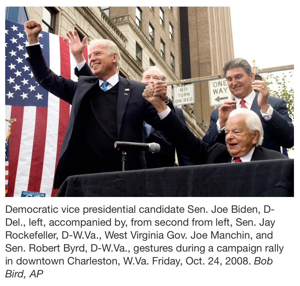 Gabsmimi183563's tweet image. #FactcheckTHIS ⁦@JoeBiden⁩ YOU ARE THE ONE WITH TIES TO THE KKK, YOU’RE PICTURED WITH YOUR GOOD FRIEND AND MENTOR, ROBERT BIRD, WHO LED A LOCAL CHAPTER OF THE KKK!! #YouAreALiar