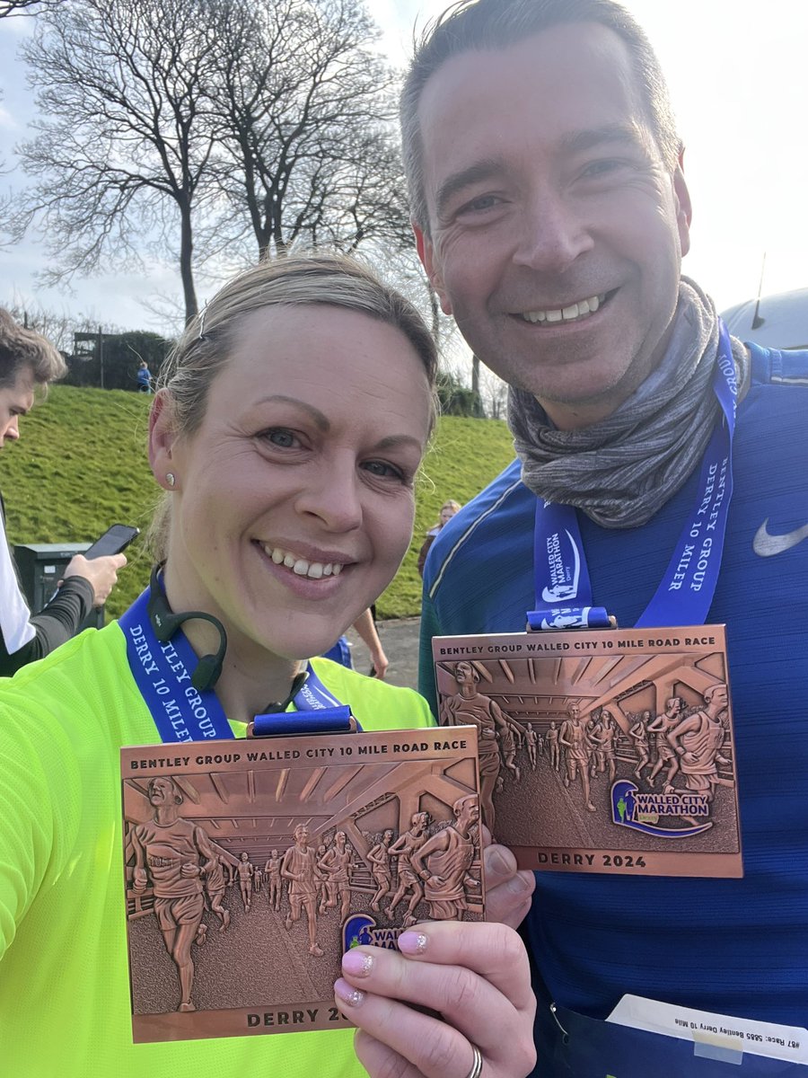 Gorgeous morning for a run round lovely Derry with @breslin_g Always a pleasure to get back to our hometown, and the craic and camaraderie are just top class…. And that medal!! Walled City 10 Miler… Done ✅ (and a wee PB to boot!) 🙌🏼🏃🏼‍♀️🏃🏻‍♂️💪🏻