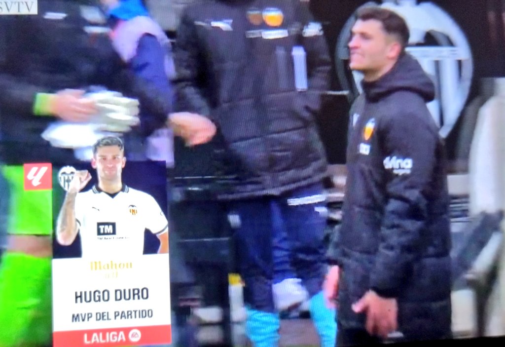 navi2004vcf's tweet image. @hugoduro14 nació para ser murciélago...pero él no lo sabía hasta que sintió  lo que era Mestalla, aquel día en el que tocó en Hugo Duro...y desde entonces las alas le comenzaron a salir. Hoy vuela alto. 🦇♥️