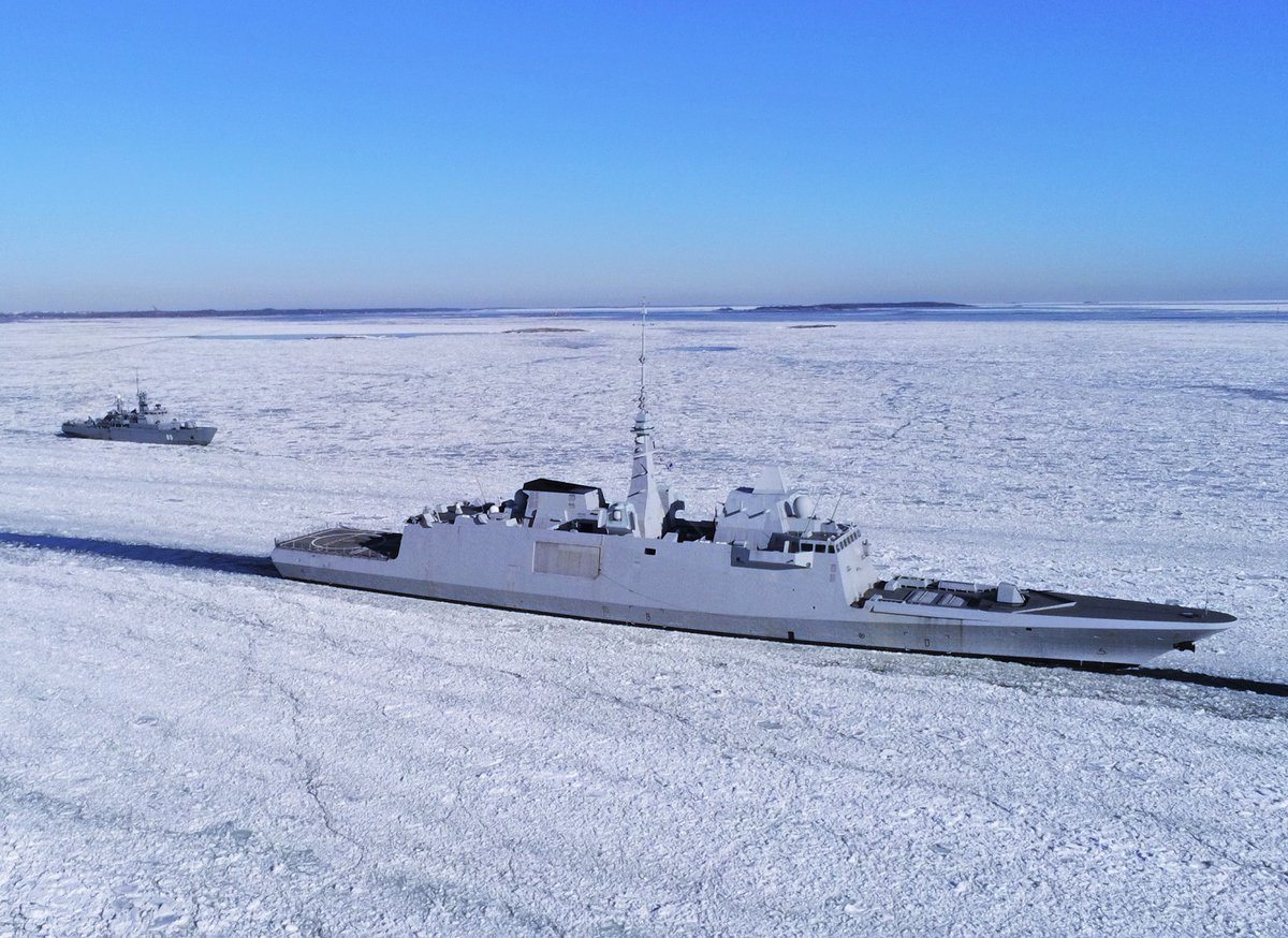 aviamilt's tweet photo. Considering Arrival of USN Subs at the North Pole Macronenko Idiotenko of France and of Ukraine  Dispatched some of his Frigates too in a show of Force to Challenge Russian Presence overthere https://t.co/n6RJ3ADRpK