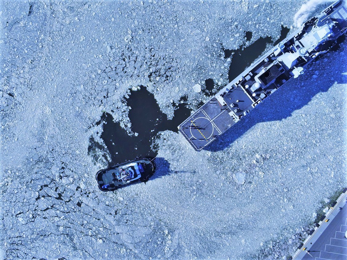 aviamilt's tweet photo. Considering Arrival of USN Subs at the North Pole Macronenko Idiotenko of France and of Ukraine  Dispatched some of his Frigates too in a show of Force to Challenge Russian Presence overthere https://t.co/n6RJ3ADRpK