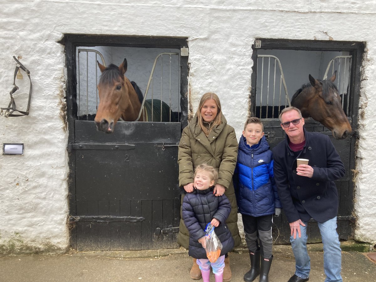 Busy morning, welcoming members of Denton Hall Racing & the Dods Racing Club. Hope everyone enjoyed seeing the horses on the gallops & meeting jockeys @PMulrennan @sb_kirrane & @phillip_dennis. Thank you for coming. More pictures on our Facebook page. facebook.com/MichaelDodsRac…