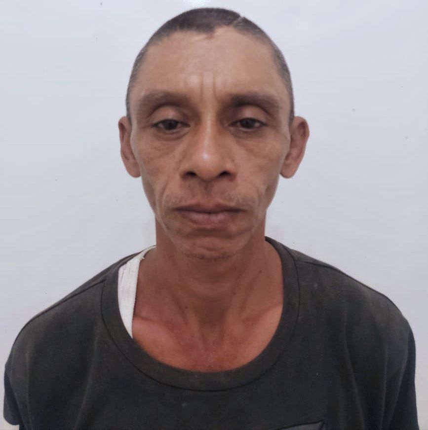 PNCSV's tweet photo. Tres terroristas de diferentes pandillas fueron capturados en las últimas horas, gracias al trabajo en conjunto con la Interpol de Guatemala.

Estos criminales pretendían escapar de la #GuerraContraPandillas huyendo hacia Belice, de donde fueron deportados. Se trata de:

▪️Pedro Camilo Salvador Ábrego, alias Simpson, miembro de la 18S, quien cometía delitos en el municipio de San Francisco Morazán, Chalatenango.

▪️Franklin Manfredo Mendoza López, alias Tiniebla, Homeboy de la MS13 que delinquía en San Pedro Perulapán, Cuscatlán.

▪️Melvin Eduardo Portillo Portillo, alias Sapo, de la MS13, que cometió delitos en Tepecoyo, La Libertad.

Todos fueron entregados a la justicia salvadoreña y serán procesados por agrupaciones ilícitas, mientras se les investiga otros crímenes.

Pagarán por cada delito cometido en el #CECOT

#GuerraContraPandillas