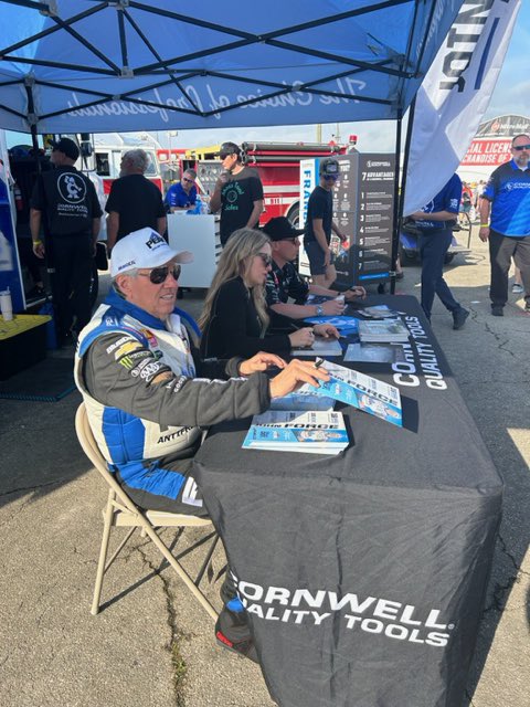 Awesome early crowd for the @JFR_Racing autograph session this morning. Thanks to everyone who stopped by the Cornwell Tools tent!
