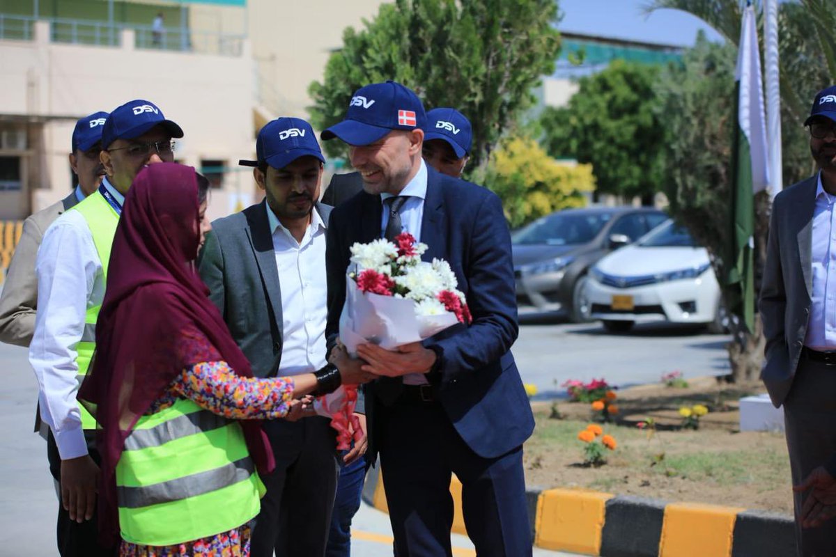 Spent this #IWD2024 w females that are making strides in 🇵🇰 logistics landscape! From steering heavy-duty lorries to managing warehouse operations & leading from front in corporate offices, these women are the driving force behind largest inland logistics provider @DSV_Global 🇩🇰