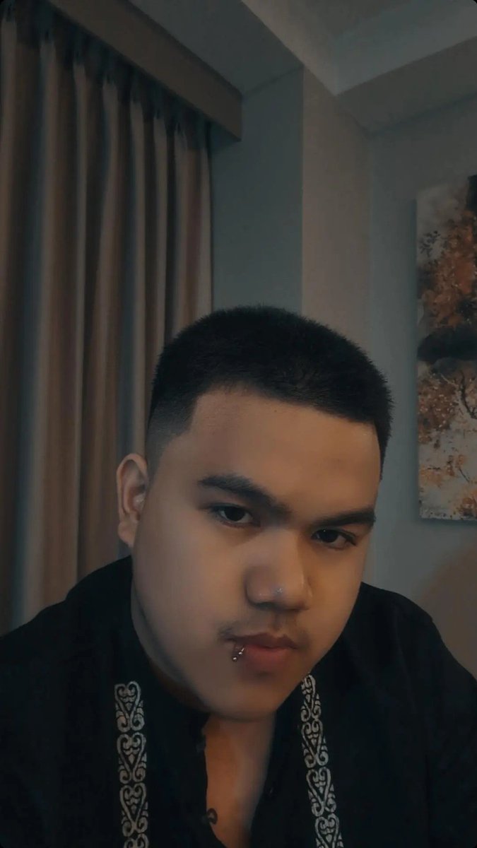 sailr_goon's tweet photo. Felt cute with my new hairdo https://t.co/sTGgZmPrCd