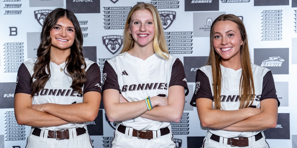 BonniesSoftball's tweet photo. Back in action with 2️⃣ games in Louisville Sunday 🥎 https://t.co/wOHTbbcmI3