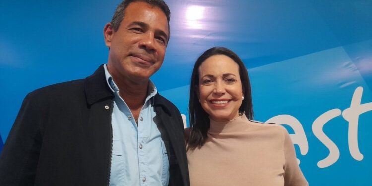 andresricardo85's tweet photo. #ALERTAMOS al mundo y condenamos la injusta detención por parte de funcionarios del SEBIN de Emil Brandt, director del comando de campaña de María Corina Machado en el estado #Barinas.
#SOSVenezuela https://t.co/TW0J13nq7R